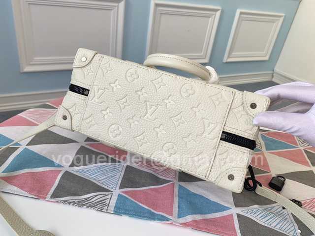 M44483 Trunk Speedy 27 M44483 Trunk Speedy 27