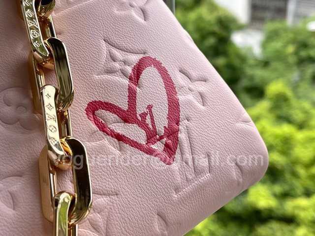 M58739 Coussin PM Fall in Love 26 M58739 Coussin PM Fall in Love 26