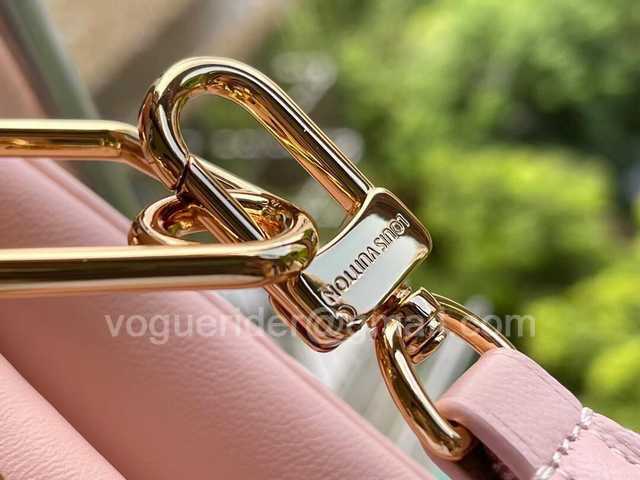 M58739 Coussin PM Fall in Love 26 M58739 Coussin PM Fall in Love 26