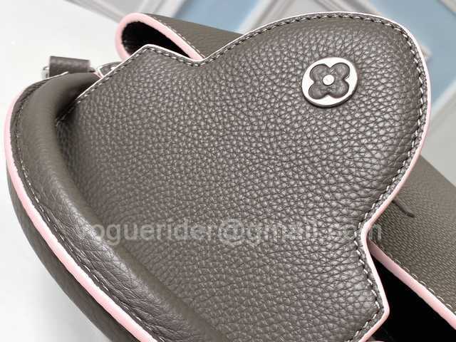 M48865 Capucines PM 31 M48865 Capucines PM 31