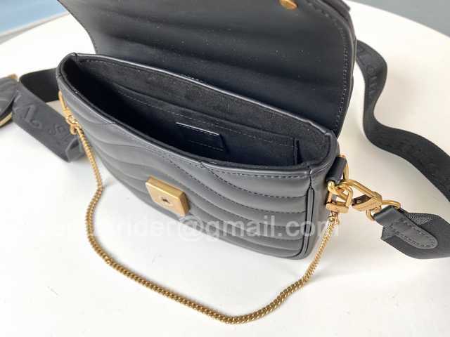 M56466 Multi Pochette New Wave 24 M56466 Multi Pochette New Wave 24