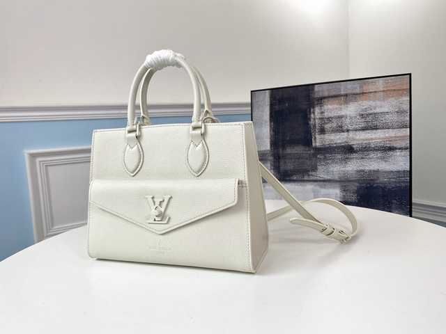 M55817 Lockme Tote 27