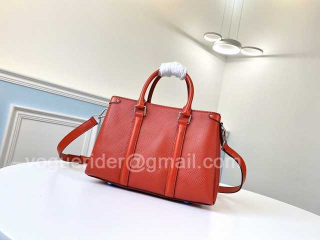 M55613 Twist Tote 28 M55613 Twist Tote 28