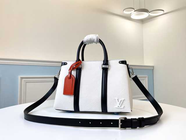 M55613 Twist Tote 28