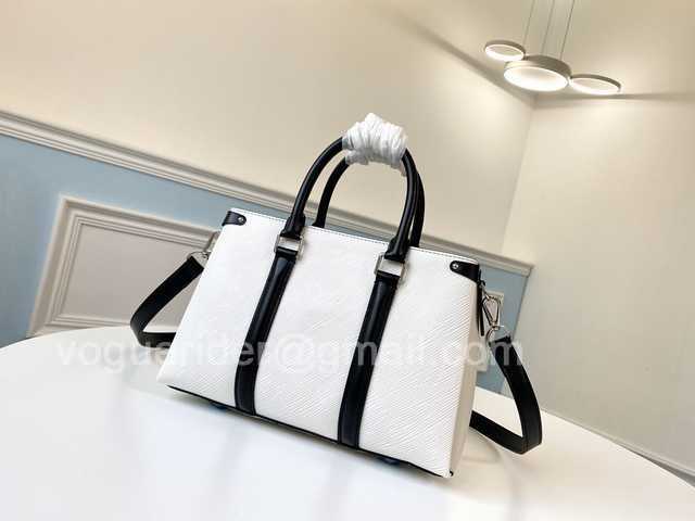 M55613 Twist Tote 28 M55613 Twist Tote 28