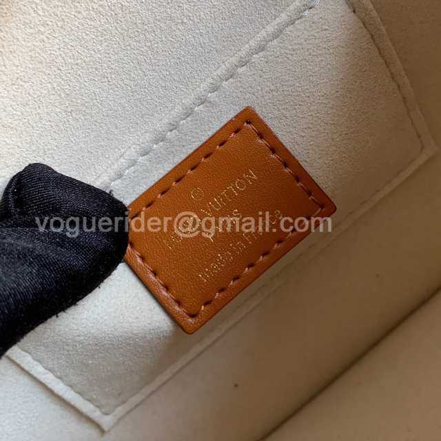 M90499 Mini Dauphine 20 M90499 Mini Dauphine 20