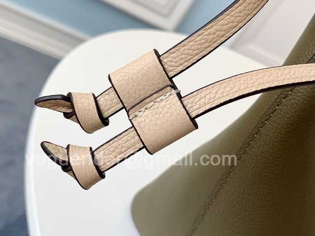 M55439 Twist Bucket 27 M55439 Twist Bucket 27