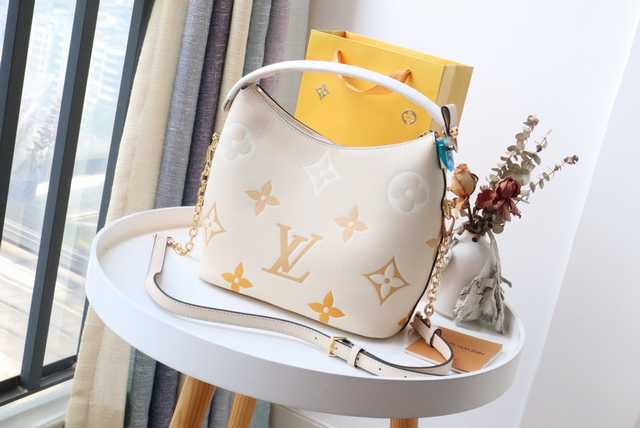 M45697 Marshmallow Hobo 24