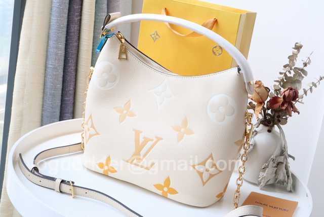 M45697 Marshmallow Hobo 24 M45697 Marshmallow Hobo 24