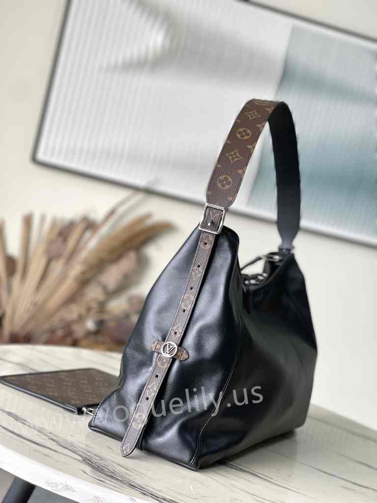 M25143 Carryall Dark 39 M25143 Carryall Dark 39