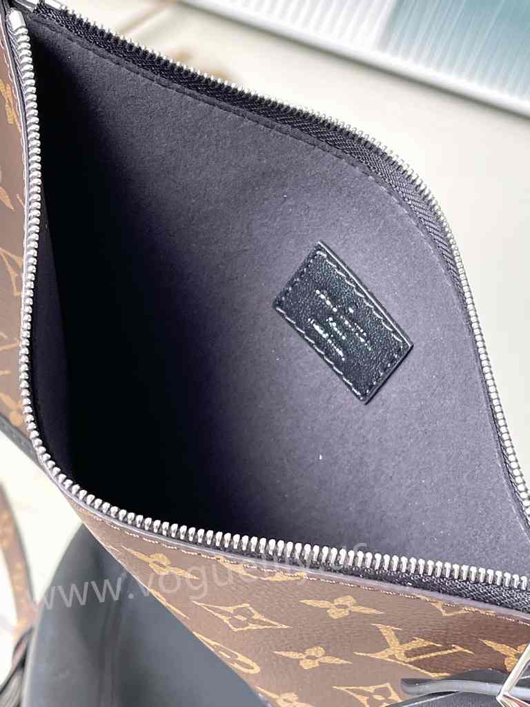 M25143 Carryall Dark 39 M25143 Carryall Dark 39