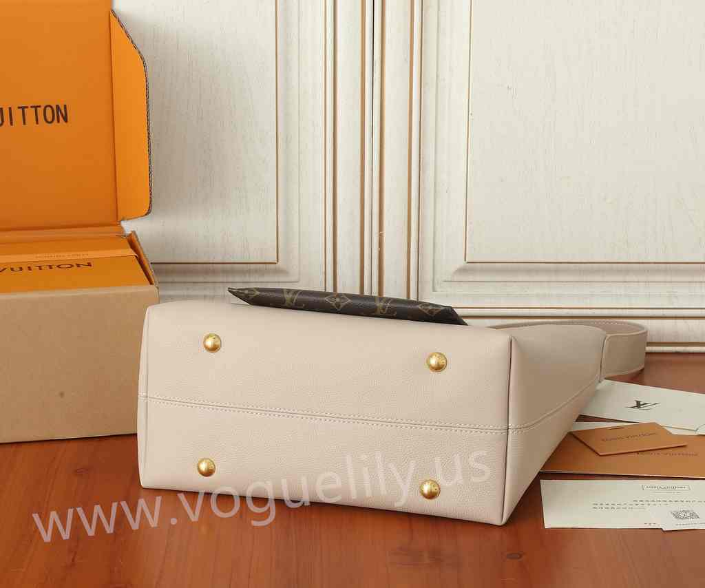 M25022 Low Key Hobo 35 M25022 Low Key Hobo 35