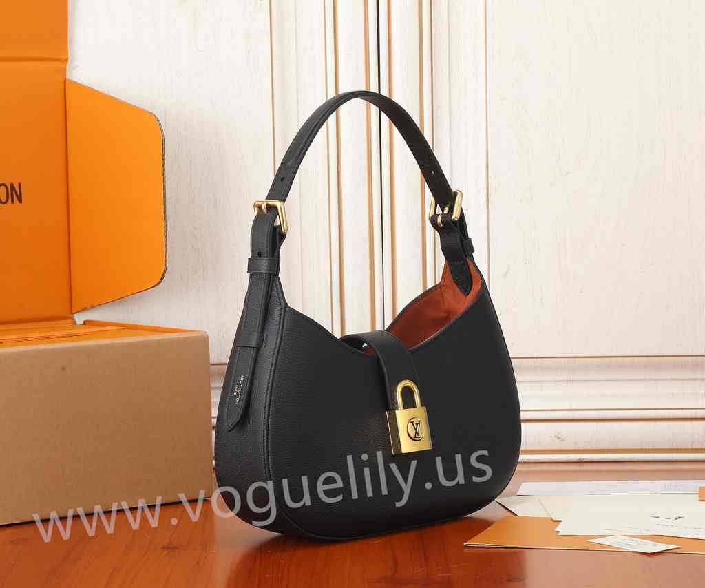 M24611 Low Key Shoulder Bag 26 M24611 Low Key Shoulder Bag 26