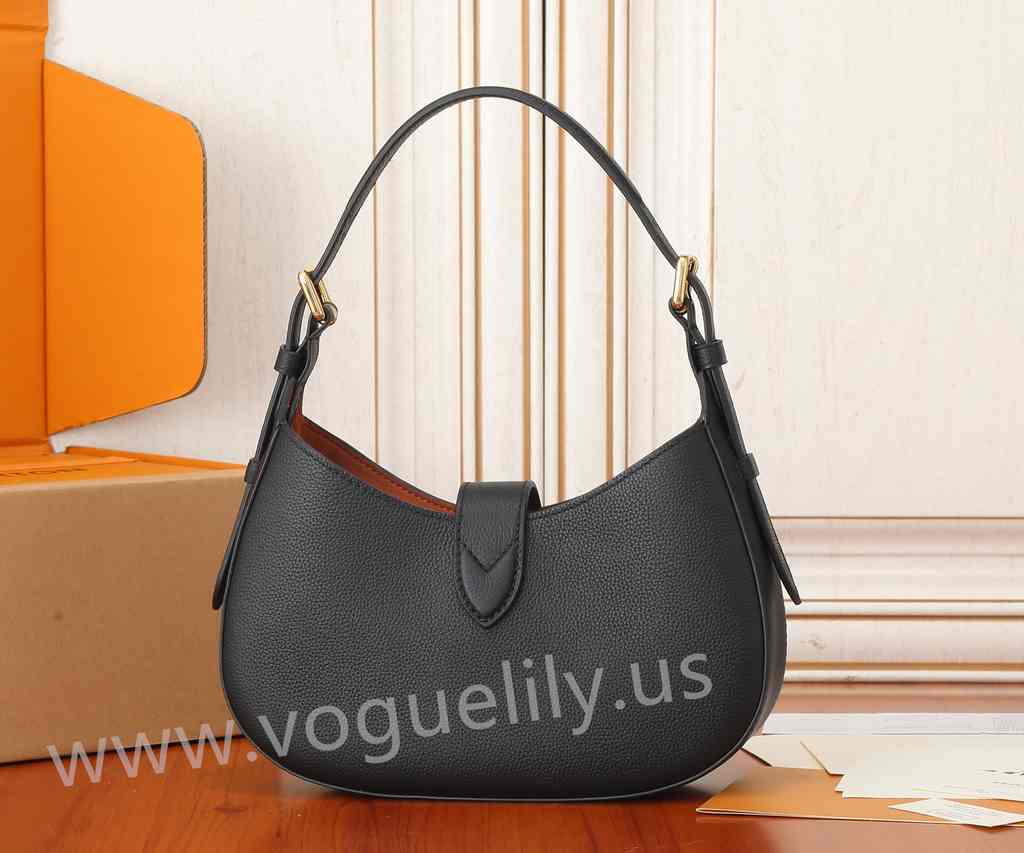 M24611 Low Key Shoulder Bag 26 M24611 Low Key Shoulder Bag 26