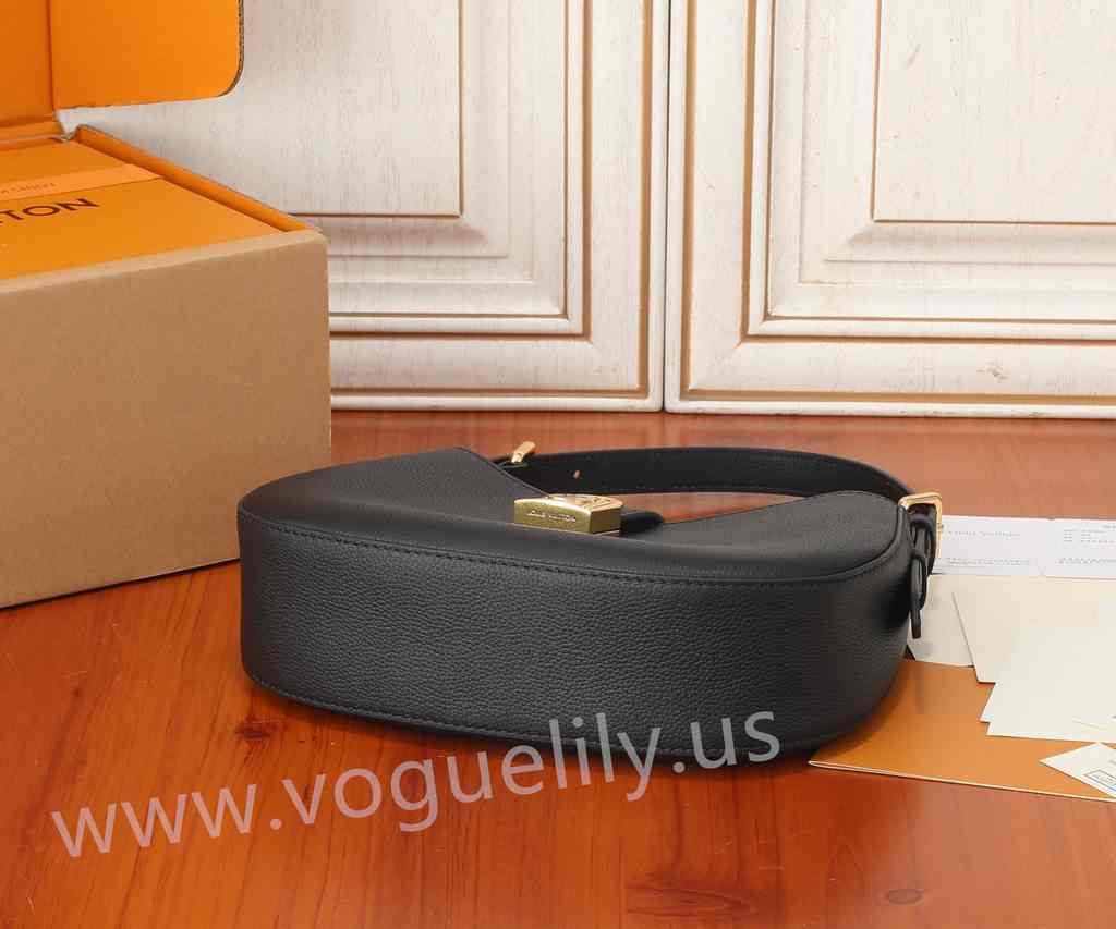 M24611 Low Key Shoulder Bag 26 M24611 Low Key Shoulder Bag 26