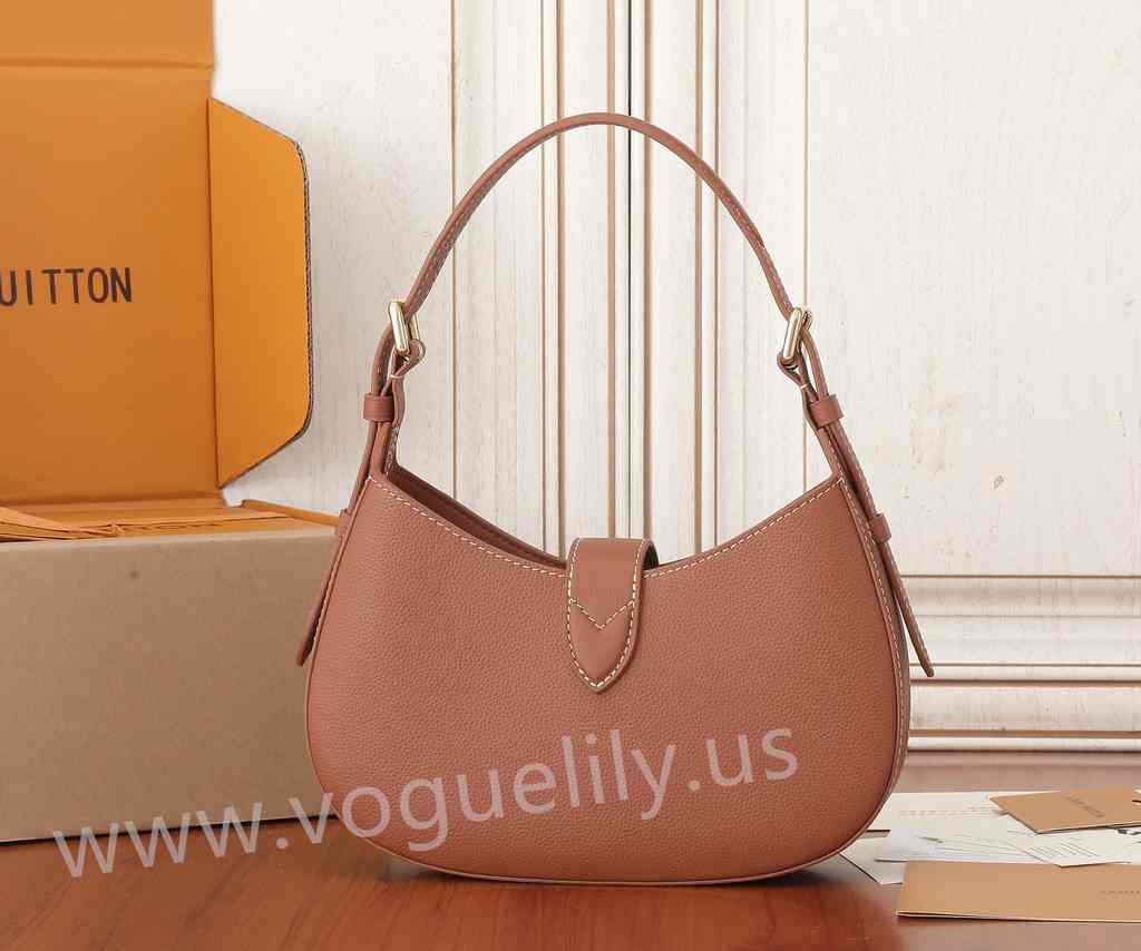 M24885 Low Key Shoulder Bag 26 M24885 Low Key Shoulder Bag 26