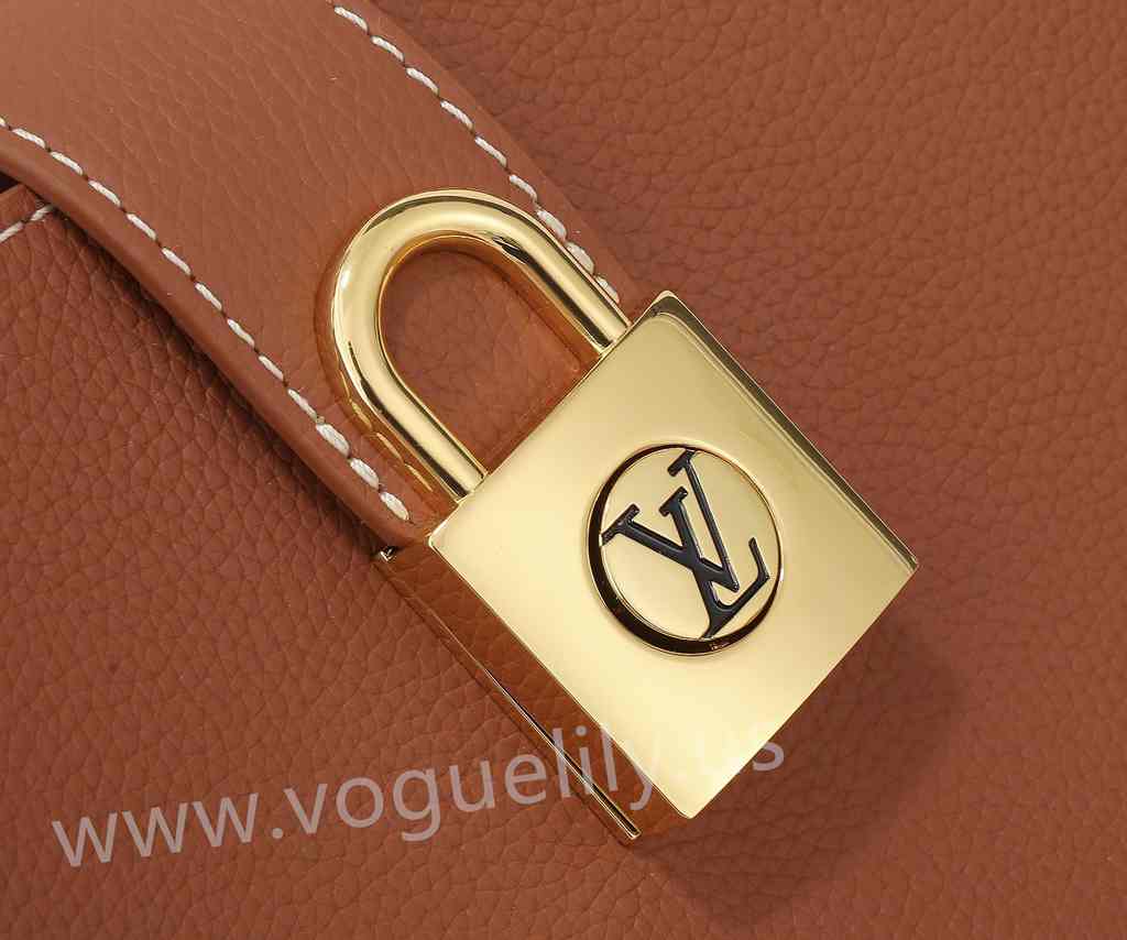 M24885 Low Key Shoulder Bag 26 M24885 Low Key Shoulder Bag 26