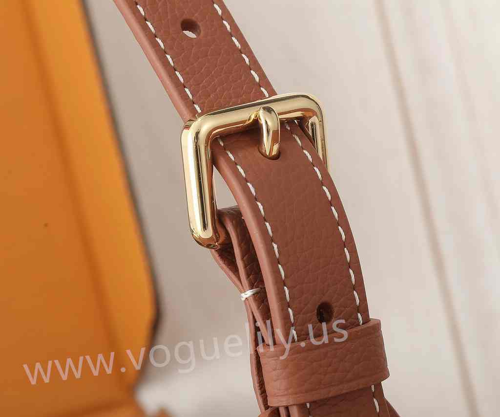 M24885 Low Key Shoulder Bag 26 M24885 Low Key Shoulder Bag 26