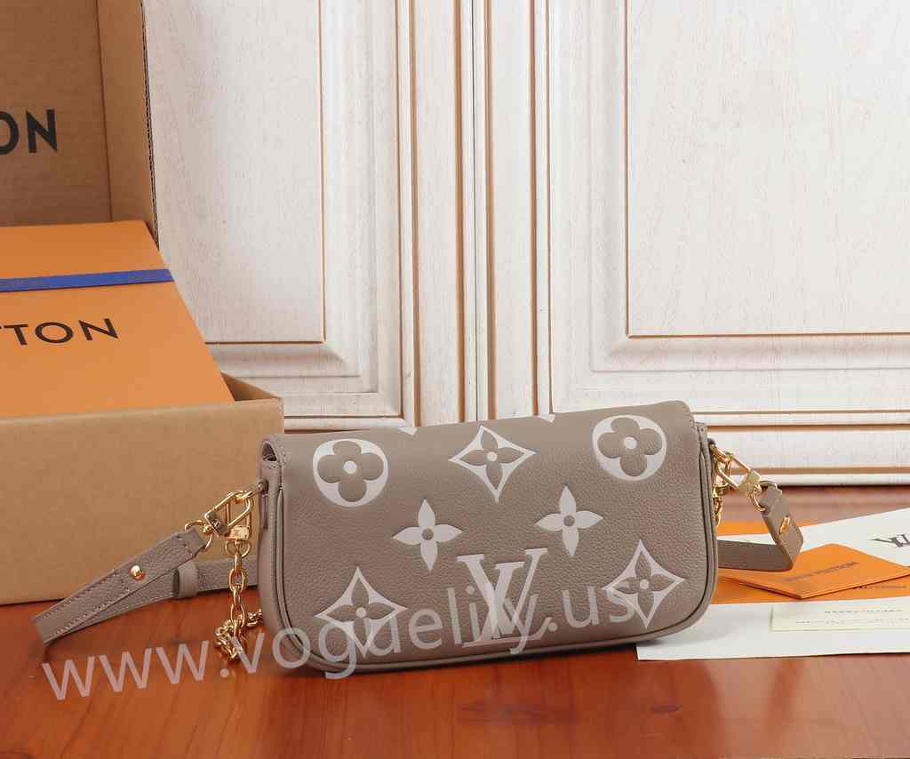 M82211 Wallet on Chain Ivy 23 M82211 Wallet on Chain Ivy 23