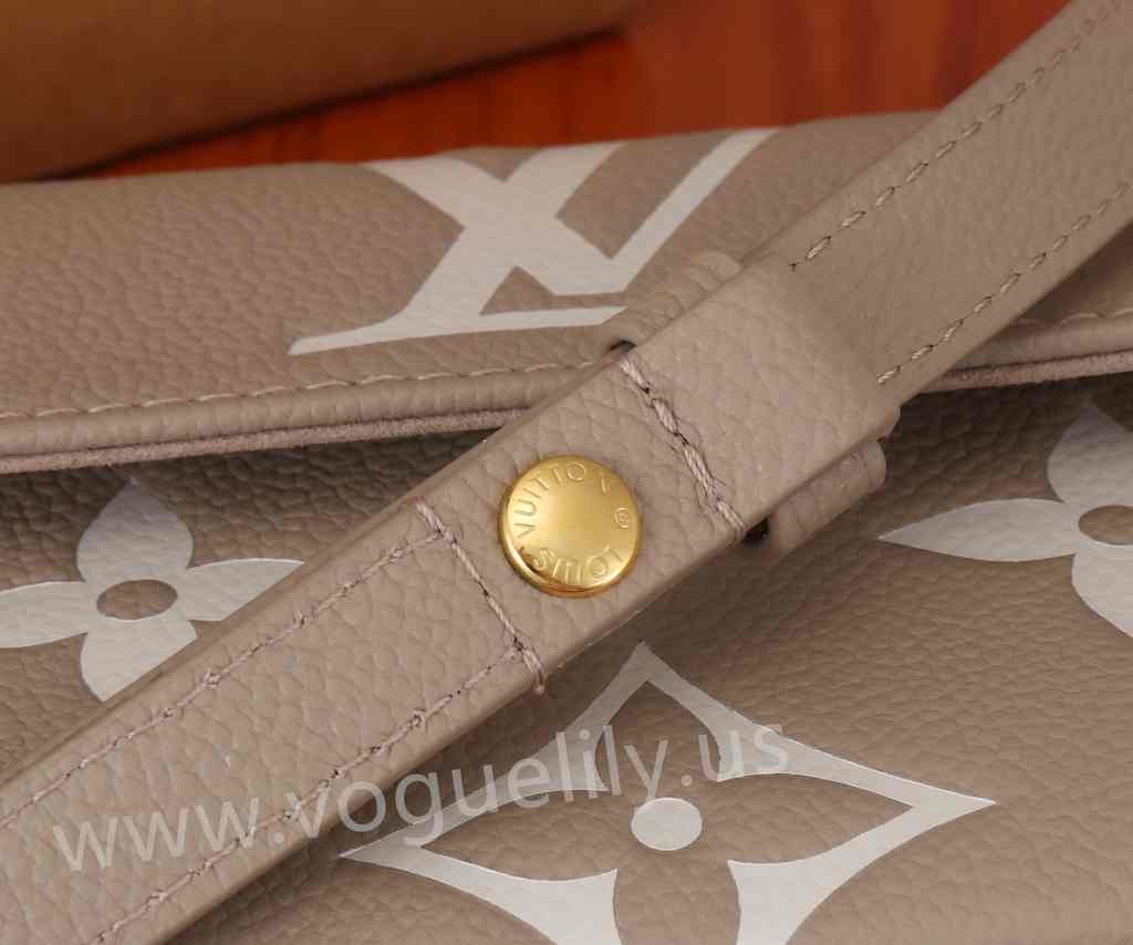 M82211 Wallet on Chain Ivy 23 M82211 Wallet on Chain Ivy 23