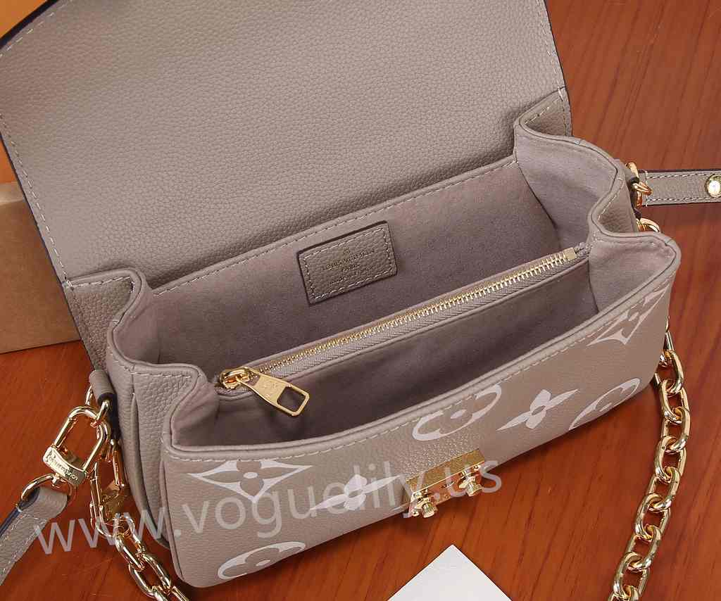 M23081 Pochette Metis East West 21 M23081 Pochette Metis East West 21