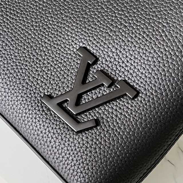 M69837 Aerogram Ipad Case 30 M69837 Aerogram Ipad Case 30
