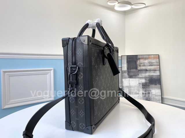 M44952 Soft Trunk 38 M44952 Soft Trunk 38