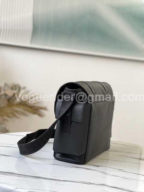 M58494 Trunk 33 M58494 Trunk 33