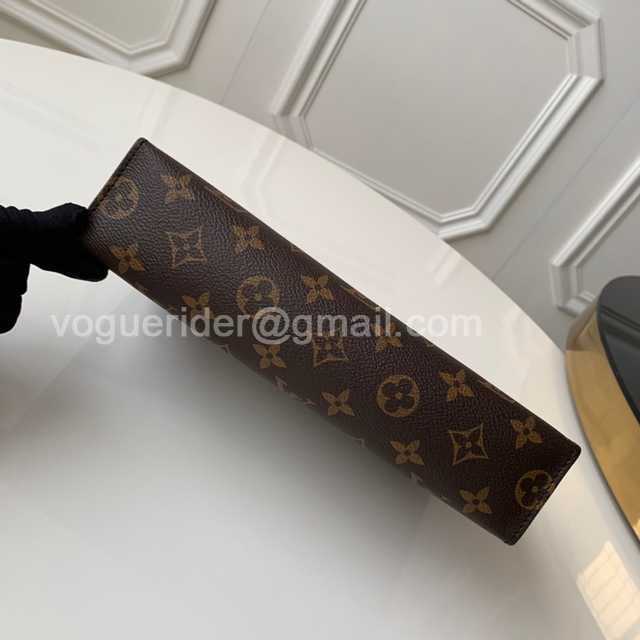 M47542 Toilet Bag 26 M47542 Toilet Bag 26