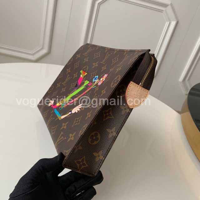 M47542 Toilet Bag 26 M47542 Toilet Bag 26