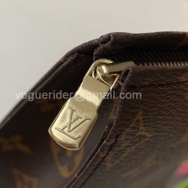 M47542 Toilet Bag 26 M47542 Toilet Bag 26