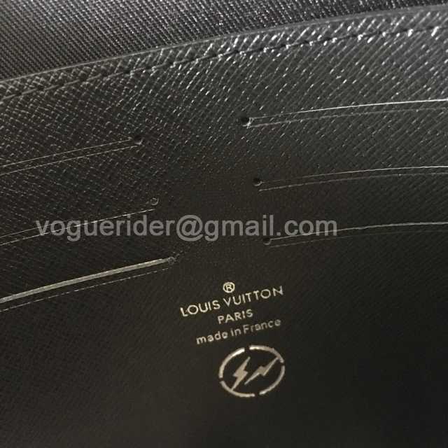 M64440 Pochette Voyage 26 M64440 Pochette Voyage 26
