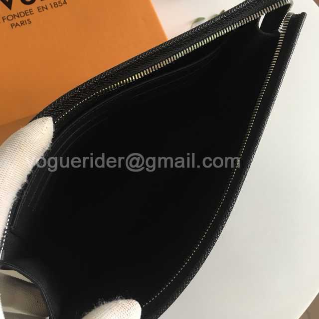 M30675 Pochette Voyage 26 M30675 Pochette Voyage 26