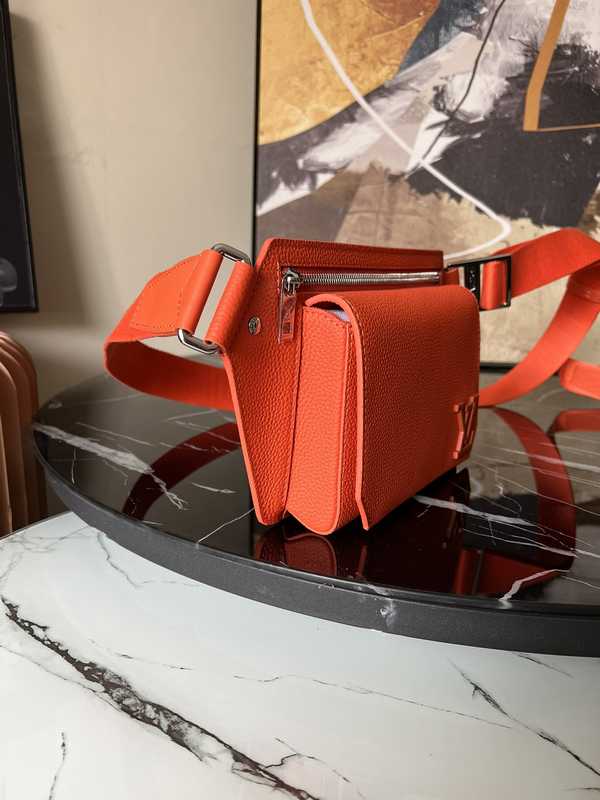 M57081 Aerogram Shoulder Bag 30 M57081 Aerogram Shoulder Bag 30