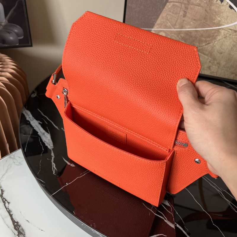 M57081 Aerogram Shoulder Bag 30 M57081 Aerogram Shoulder Bag 30