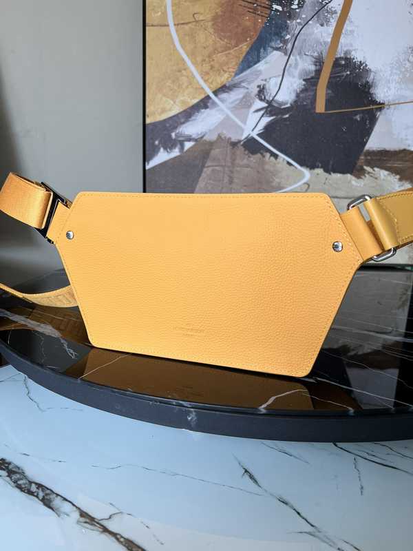 M57081 Aerogram Shoulder Bag 30 M57081 Aerogram Shoulder Bag 30