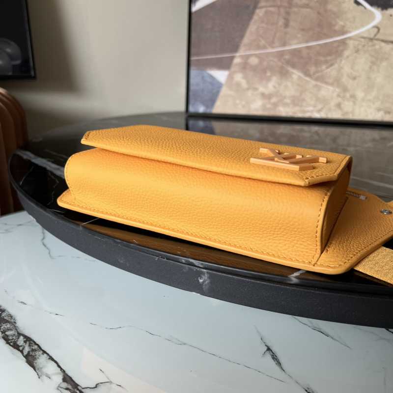 M57081 Aerogram Shoulder Bag 30 M57081 Aerogram Shoulder Bag 30