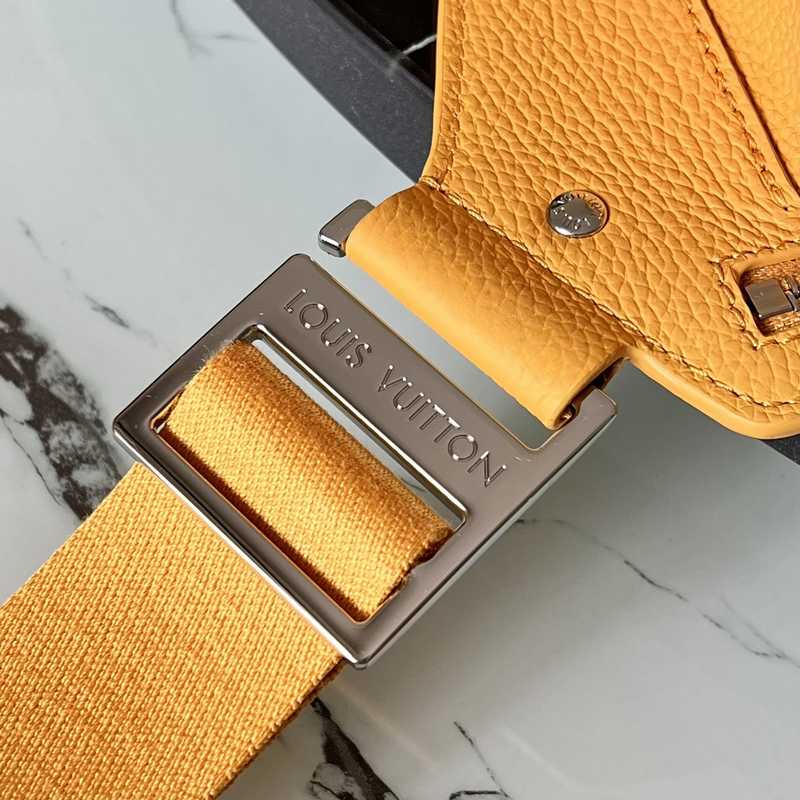 M57081 Aerogram Shoulder Bag 30 M57081 Aerogram Shoulder Bag 30