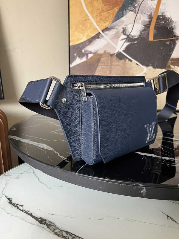M57081 Aerogram Shoulder Bag 30 M57081 Aerogram Shoulder Bag 30