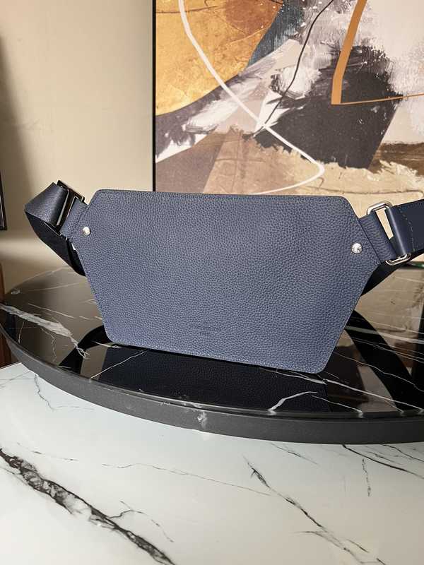 M57081 Aerogram Shoulder Bag 30 M57081 Aerogram Shoulder Bag 30