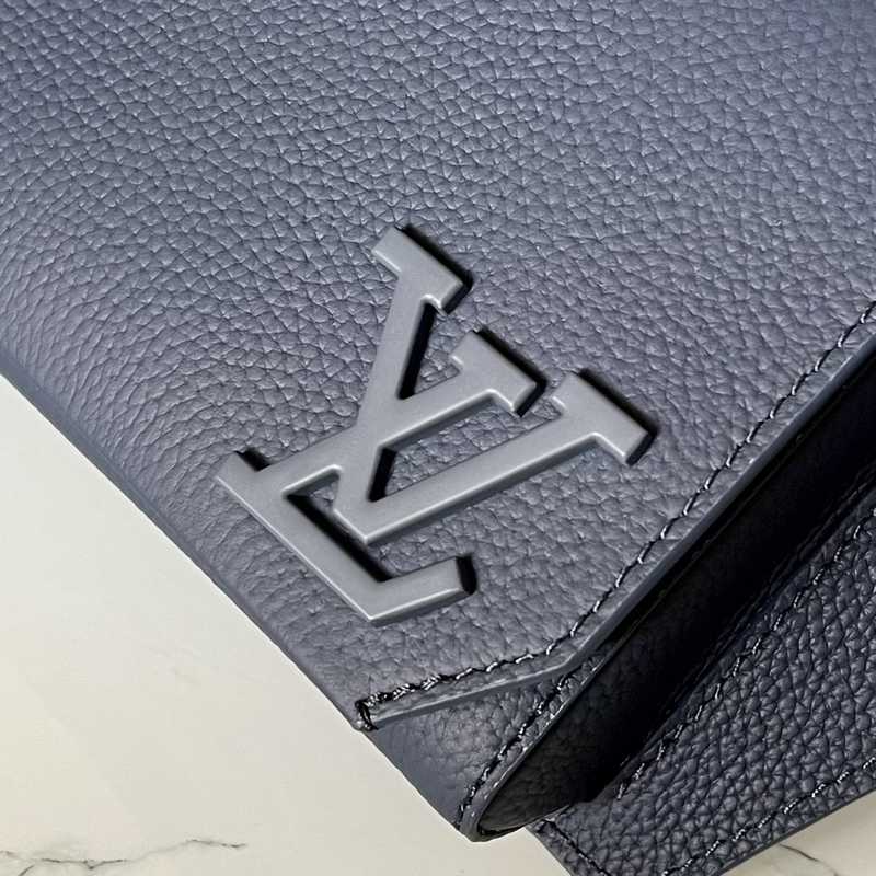 M57081 Aerogram Shoulder Bag 30 M57081 Aerogram Shoulder Bag 30