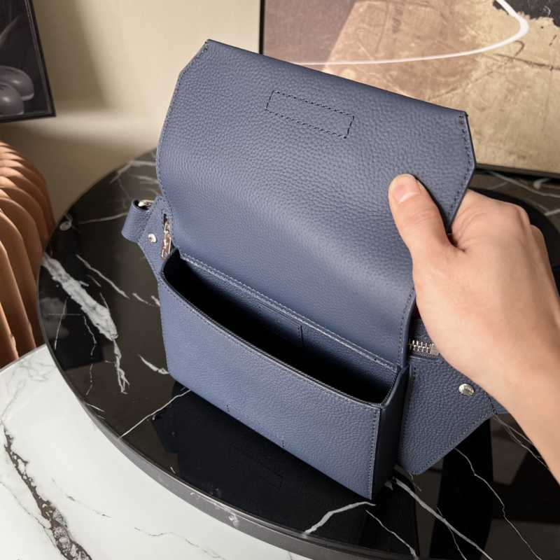 M57081 Aerogram Shoulder Bag 30 M57081 Aerogram Shoulder Bag 30