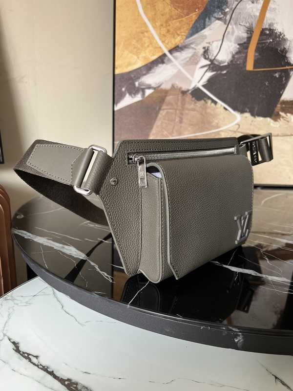M57081 Aerogram Shoulder Bag 30 M57081 Aerogram Shoulder Bag 30