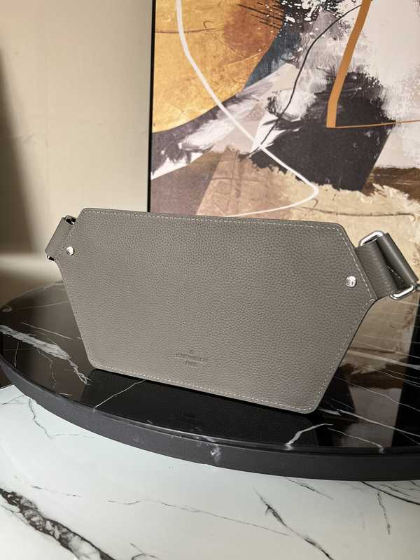 M57081 Aerogram Shoulder Bag 30 M57081 Aerogram Shoulder Bag 30
