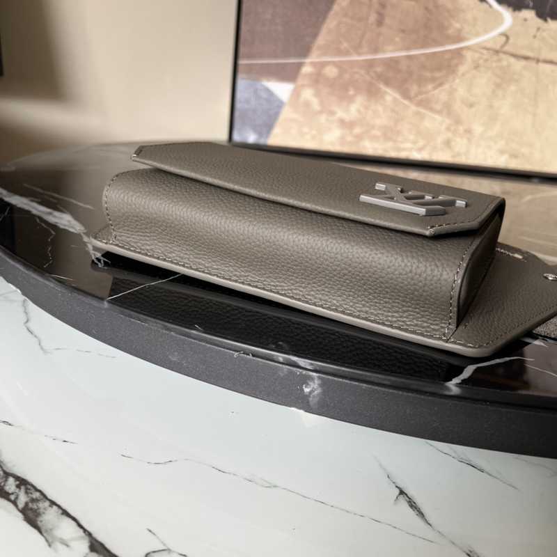 M57081 Aerogram Shoulder Bag 30 M57081 Aerogram Shoulder Bag 30