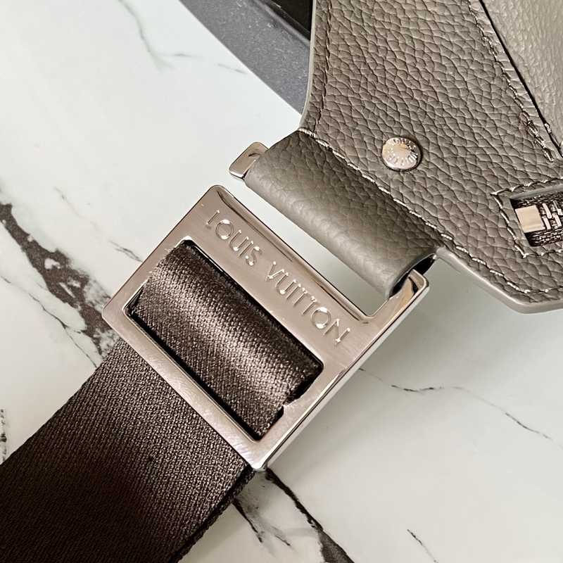 M57081 Aerogram Shoulder Bag 30 M57081 Aerogram Shoulder Bag 30