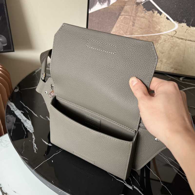 M57081 Aerogram Shoulder Bag 30 M57081 Aerogram Shoulder Bag 30