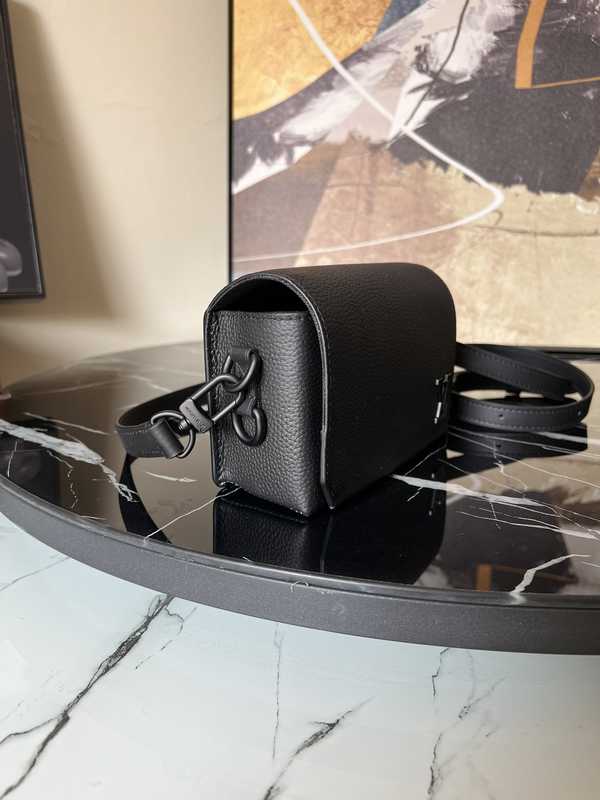 M82085 Flap 17 M82085 Flap 17