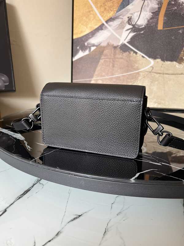 M82085 Flap 17 M82085 Flap 17