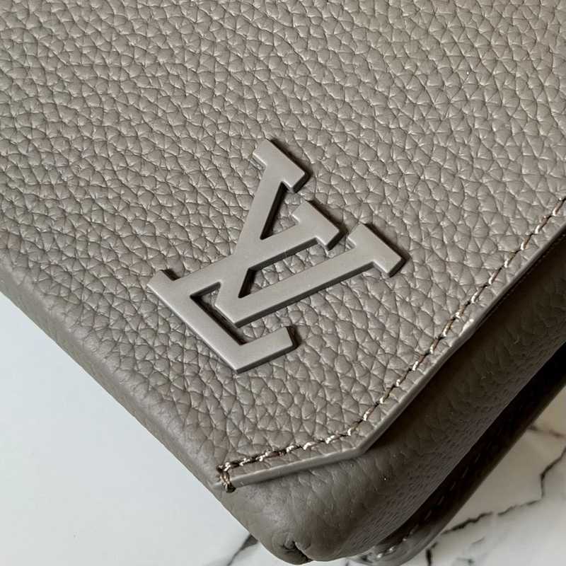 M82085 Flap 17 M82085 Flap 17
